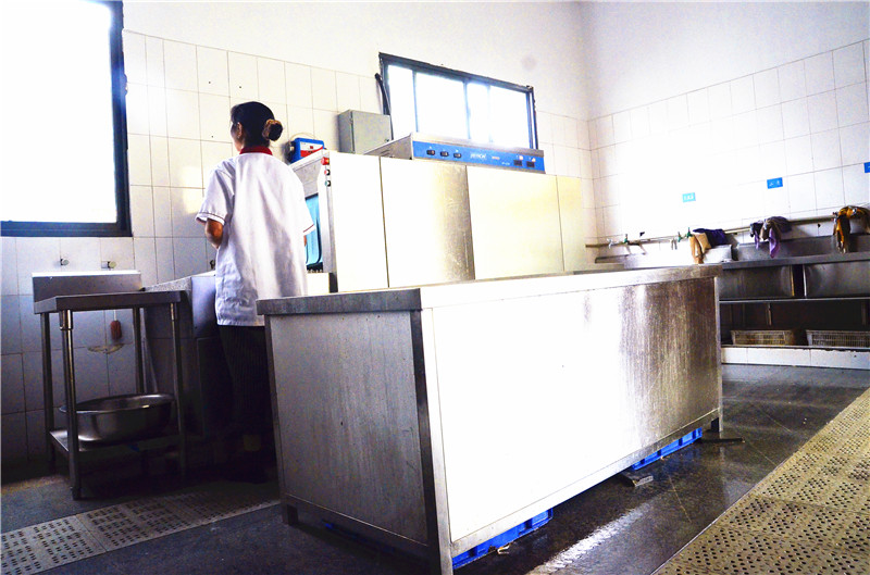 西华大学学校食堂水果短视频app设备现场图片