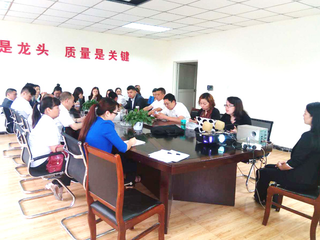 水果视频色版APP下载水果短视频app设备公司员工培训会现场图片