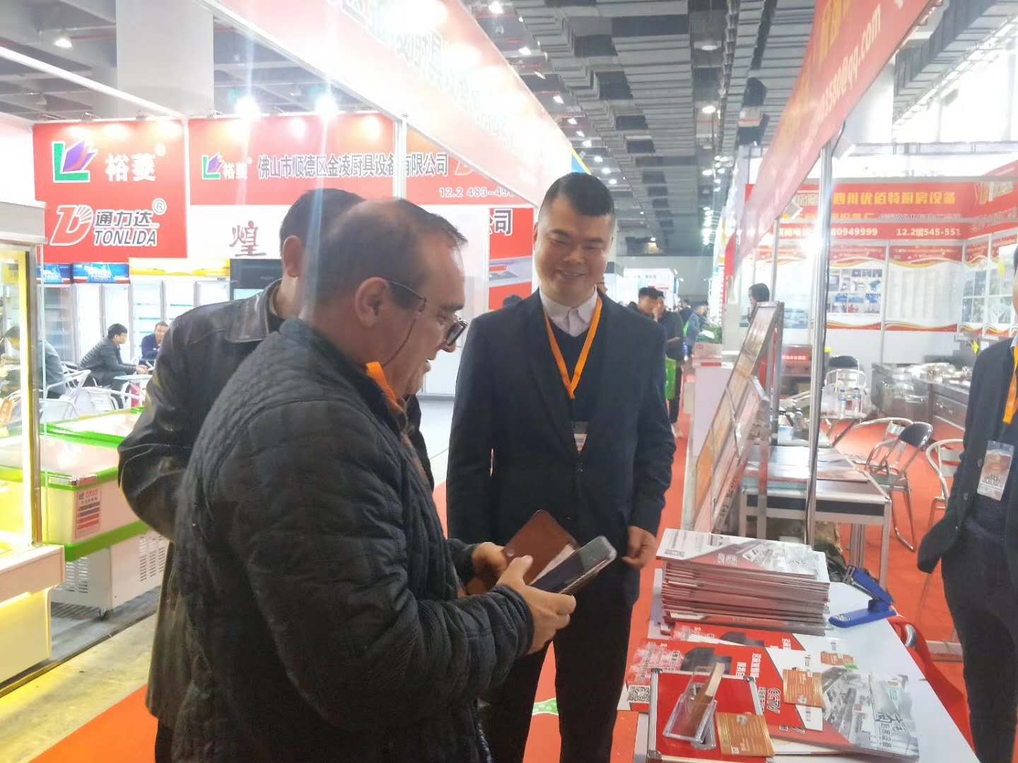 水果视频色版APP下载25届广州酒店水果短视频app设备中展水果短视频app油烟净化一体机照片3