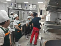 食堂厨具设备厂家告诉你食堂水果短视频app设备的采购标准是怎样的