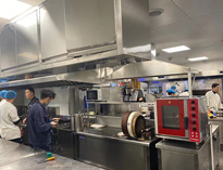 饭店餐饮猛火灶厂家告诉你餐饮水果短视频app设备和家用水果短视频app设备有什么不同